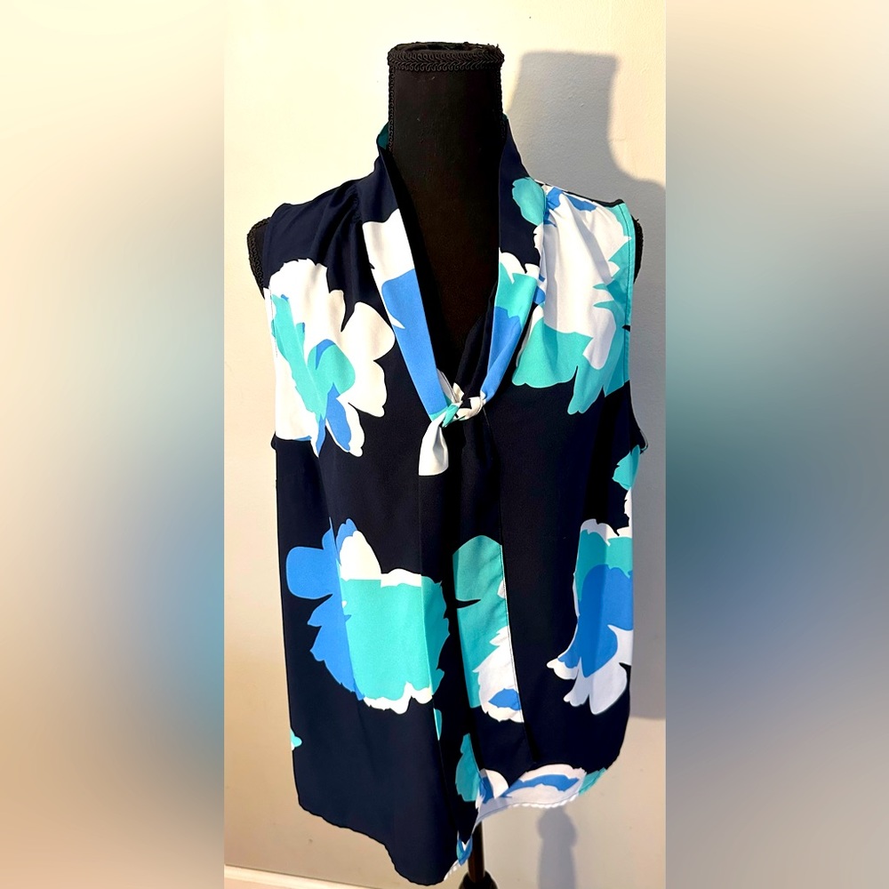 A new day! Tie neck abstract floral top. Size xl.